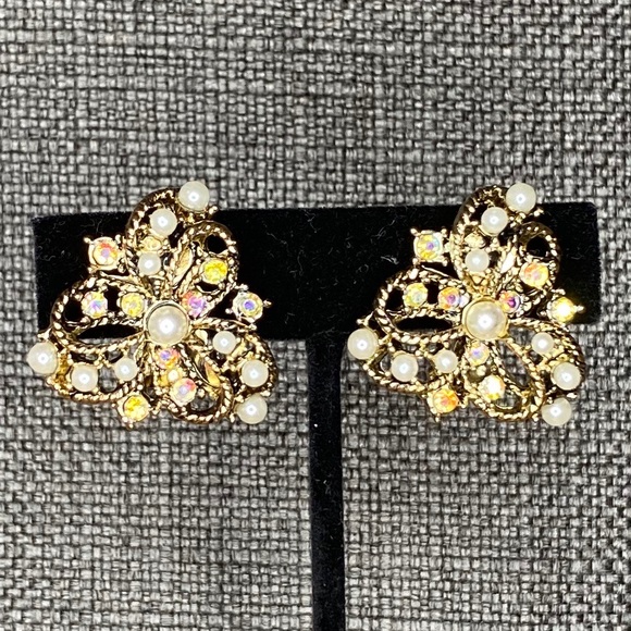 AB Crystal & Faux Pearl Triangular Clip On Earring - Picture 2 of 6